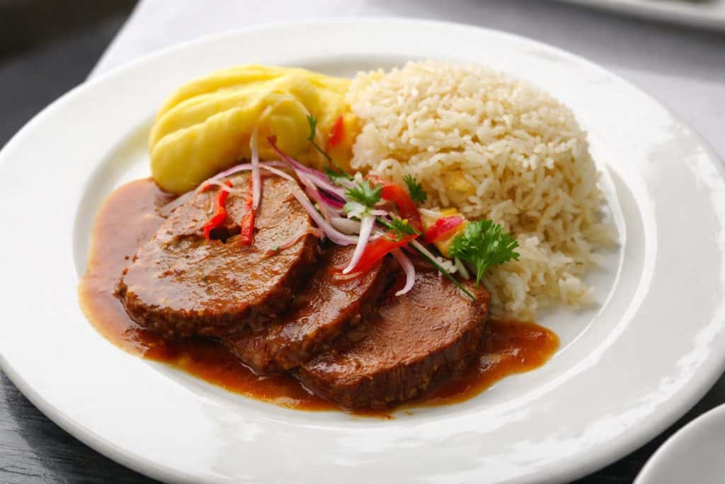 comida internacional servida